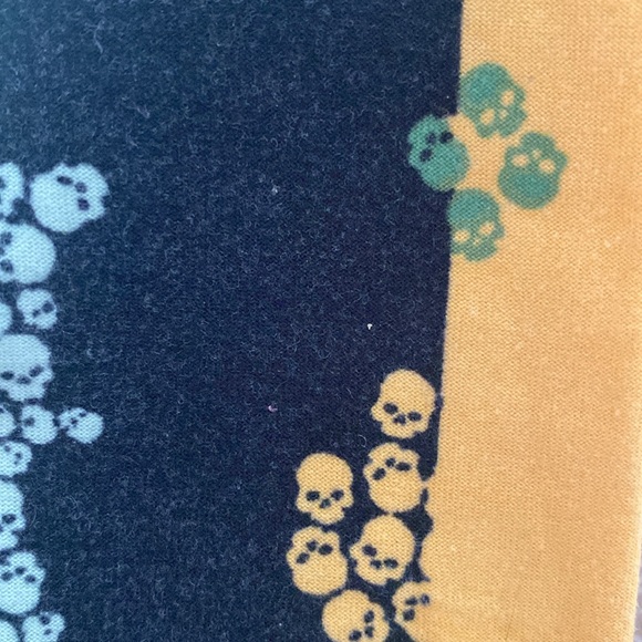 Lularoe Girls L/XL leggings.  Skulls in Halloween pumpkins and bats print. USED - Picture 2 of 2